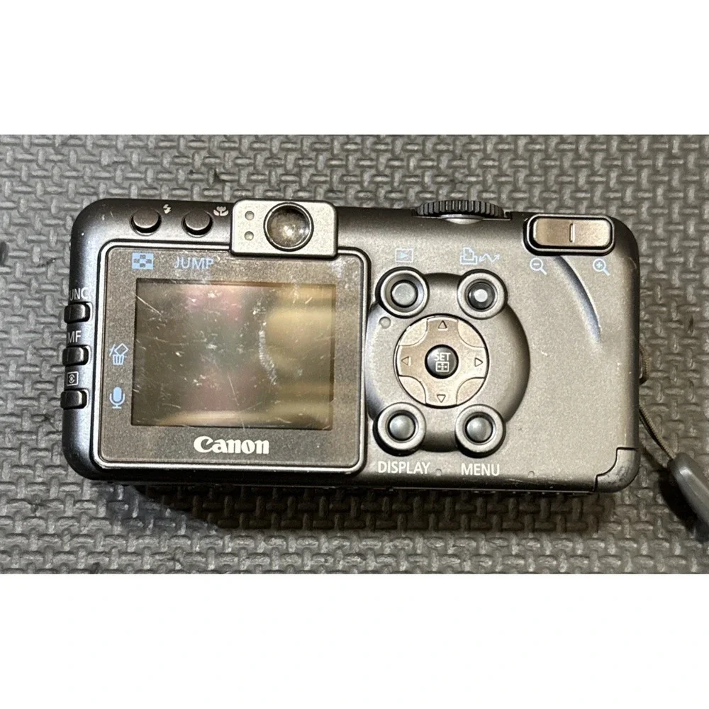 Canon PowerShot S70 7.1MP Compact Digital Camera Bundle